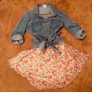 Light denim top & flower print skirt